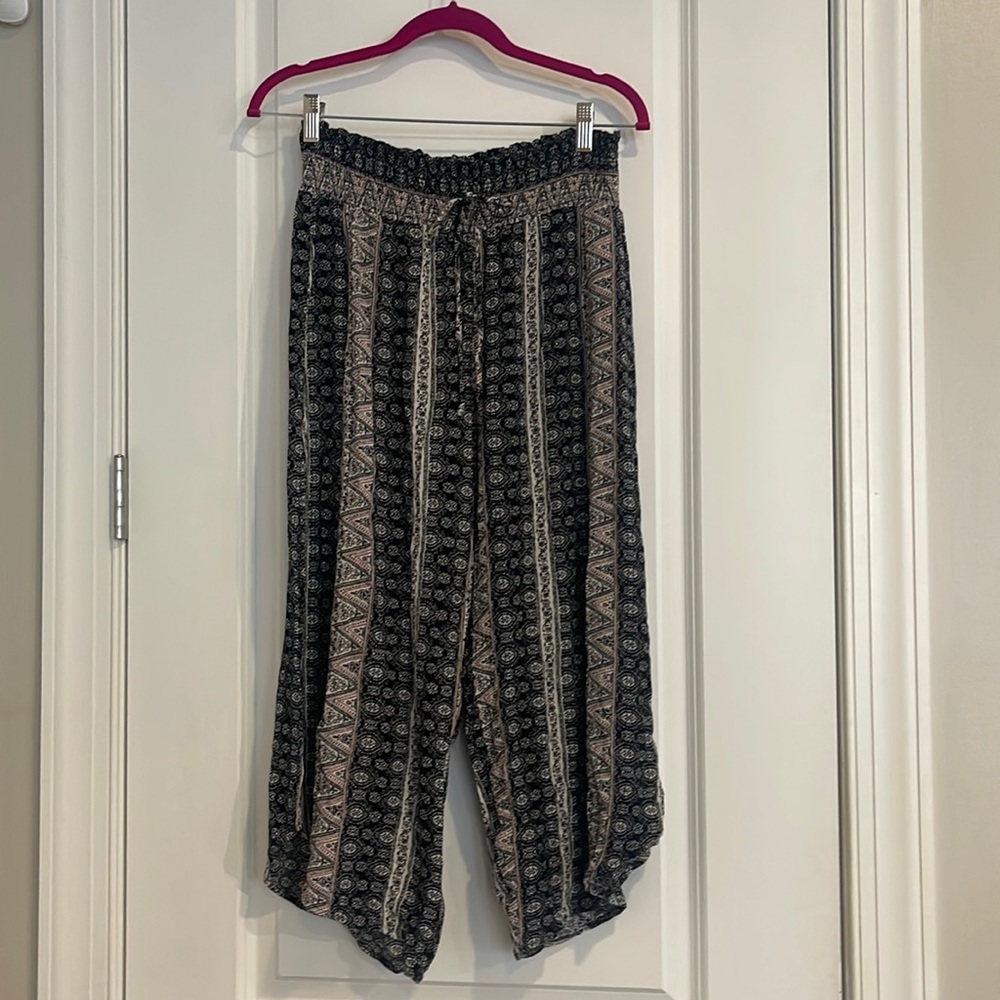 BeBop Wide Leg Elastic Waist tie pants black, white & pink capri size L